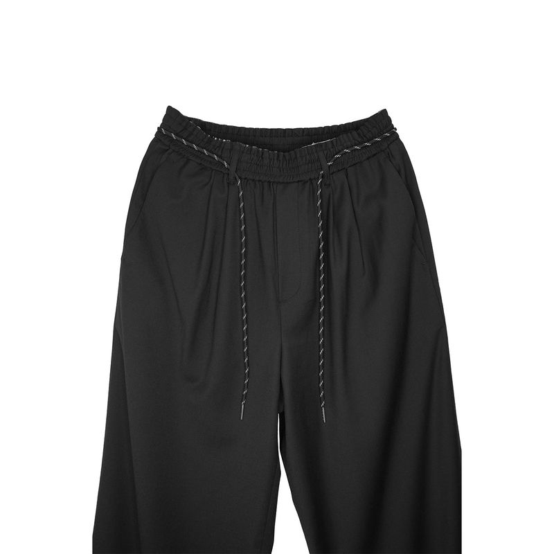 The Lower Pocket Detail Slacks / Black