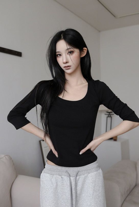 EEUN（イウン）の「26SS★ [ EEUN MADE] Oval incision T（Tops）」