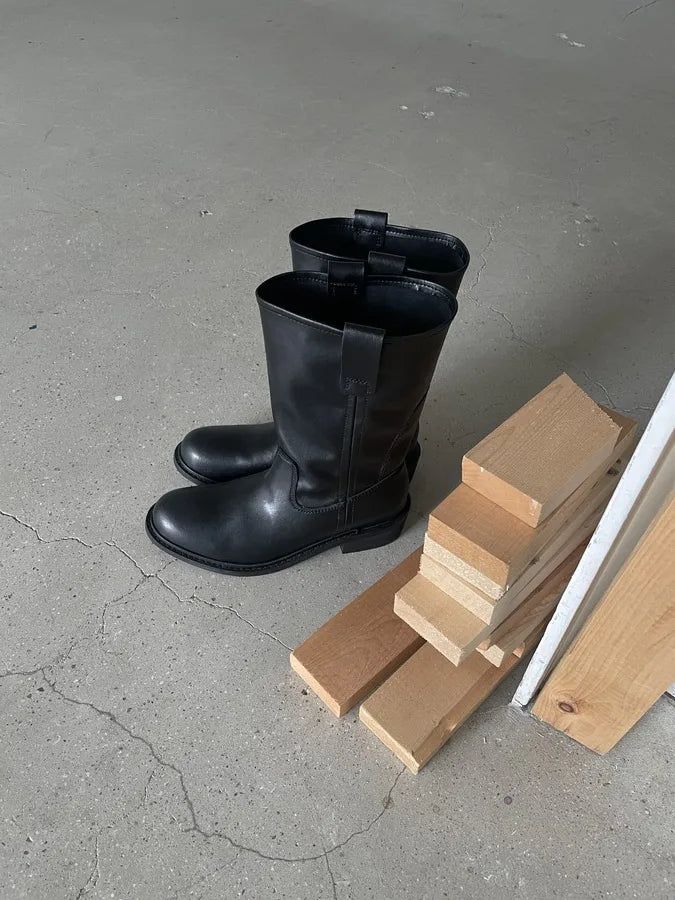 simple leather middle boots