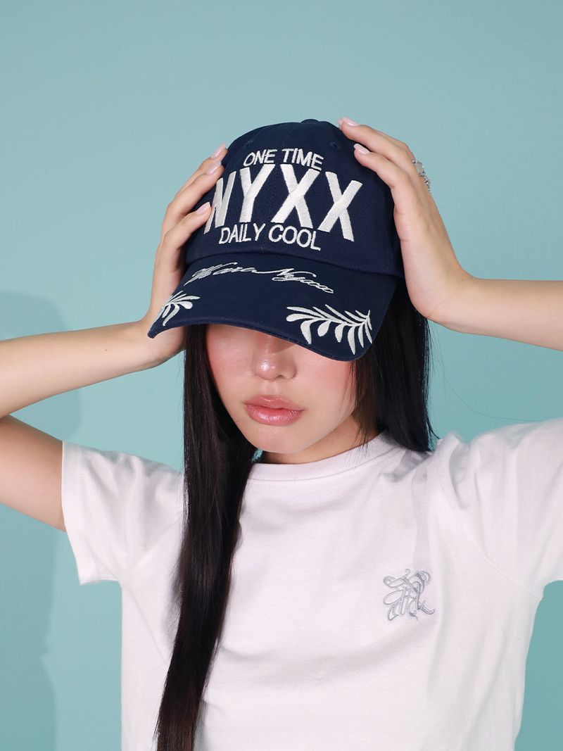 NYXX（エヌワイエックスエックス）の「NYX スローガンボールキャップ (NAVY)（帽子）」