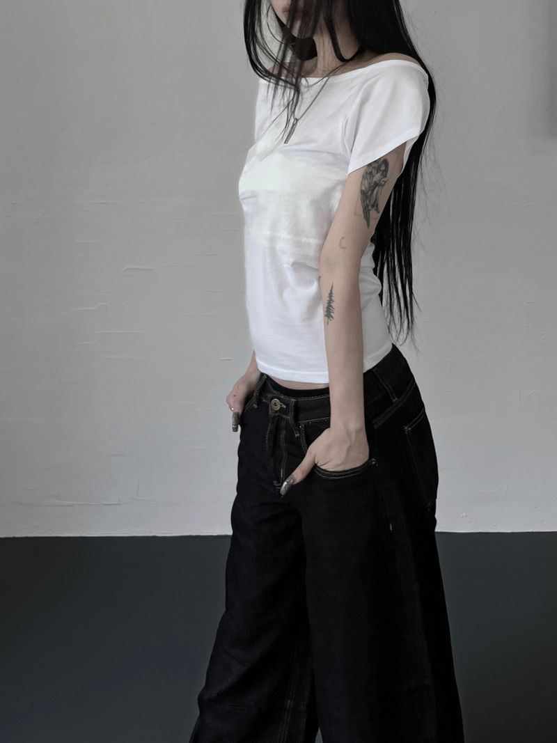 horse shadow off-shoulder T (2color)