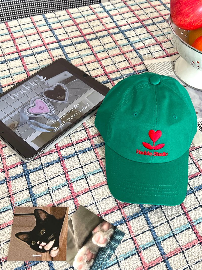 Hadde Studio（ハッデスタジオ）の「HADDE LOGO BALL CAP GREEN（Hats）」