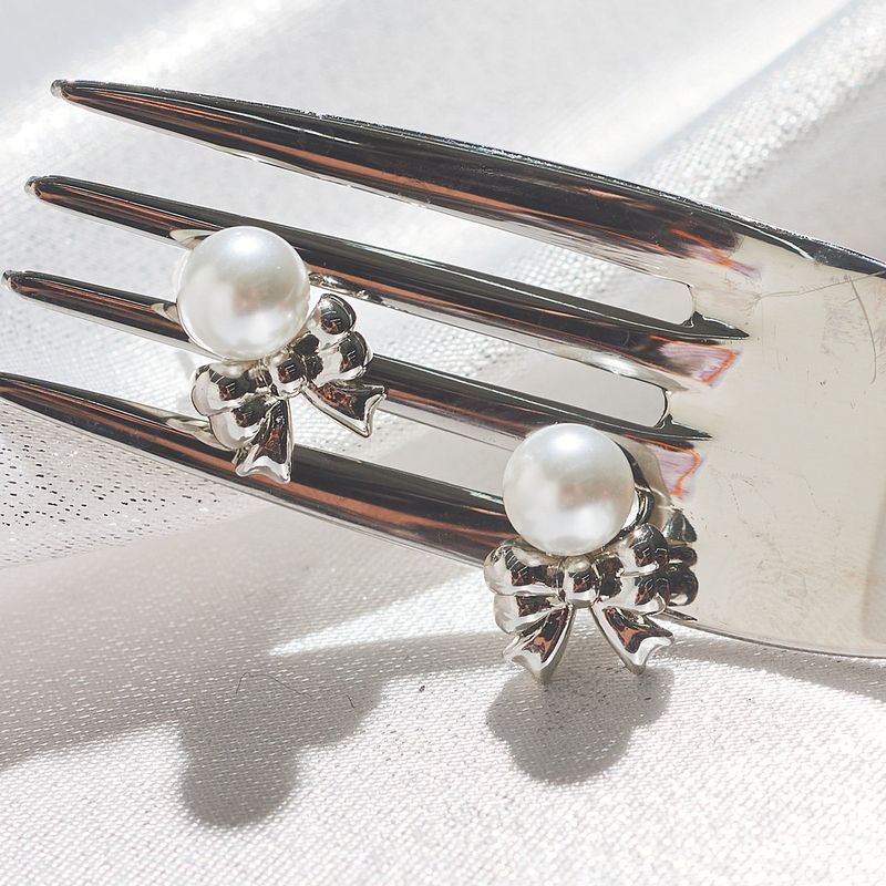 SHA RIBBON PEARL EARRINGS