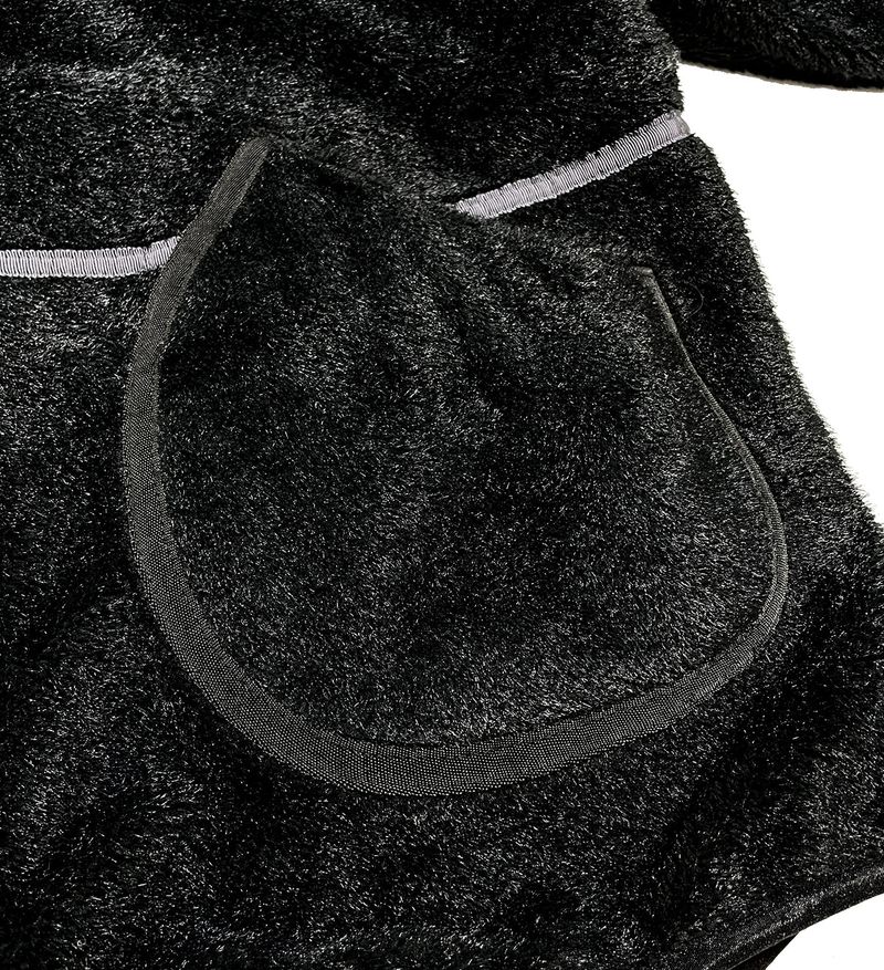 Line taping faux fur mustang