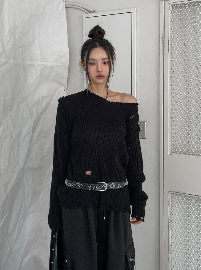 Reverse damage V-neck knitwear