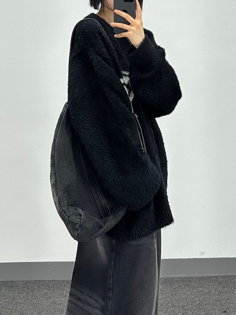 spider sling-bag