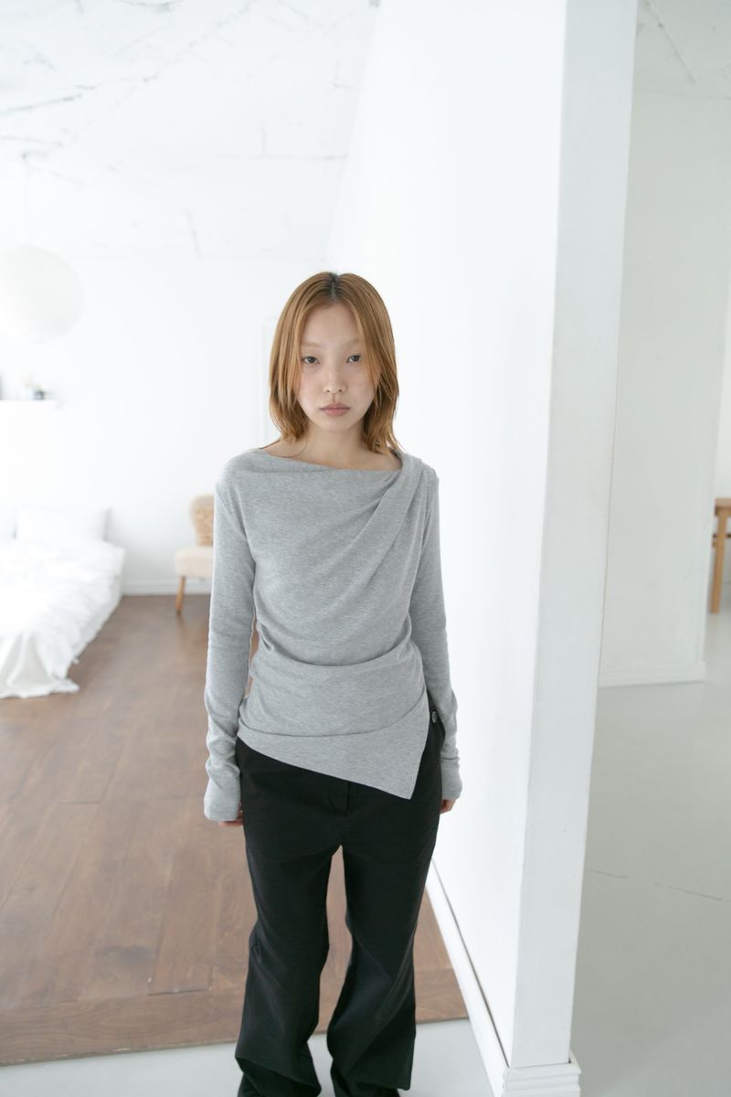 omoosoohy（オムスヒ）の「drape side slit top(3colors)（Tops）」