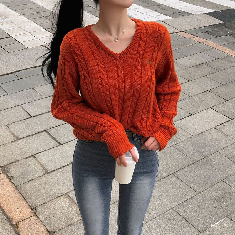 [BELLIDE MADE] Crayon Twisted V-neck Embroidered Cable Knit
