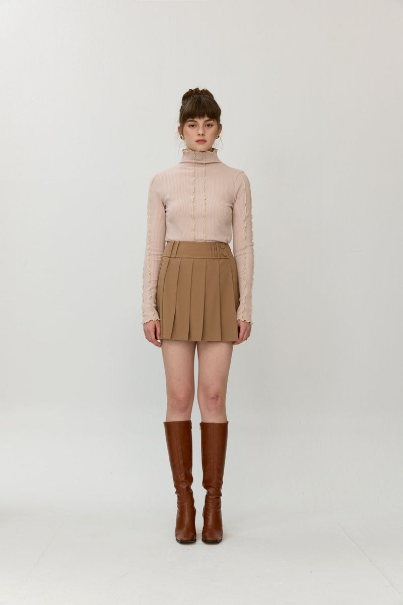 Wide band skirt