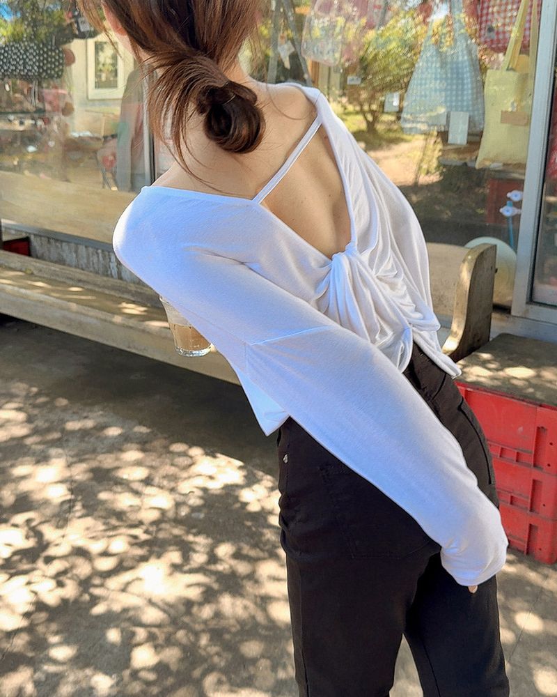 MAYBINS（メイビンス）の「Tschin back‑slit T‑shirt（Tops）」
