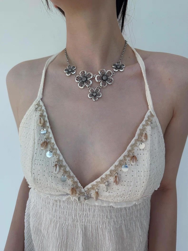 Five flowers necklace