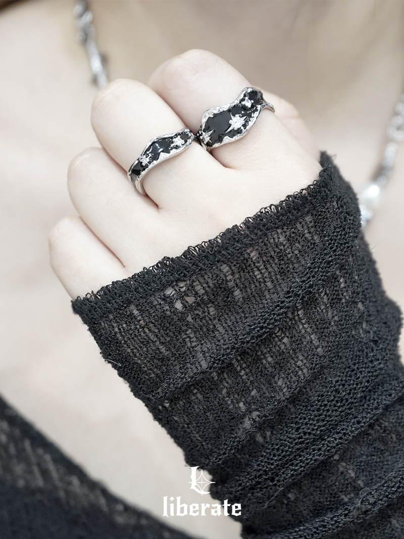 Black Star Cubic Ring