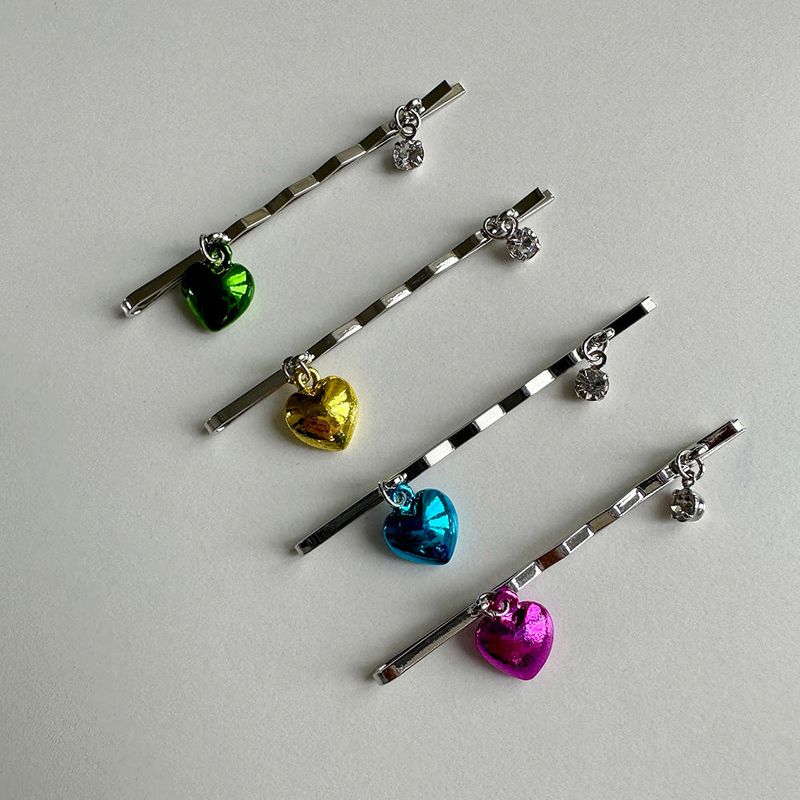 MOSXE（モスクス）の「Y2K ヘアピン (4color/1PCS)（ヘアアクセサリー）」
