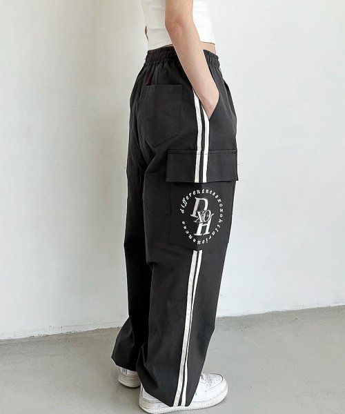 CIRCLE STACK LOGO CARGO TRACK PANTS