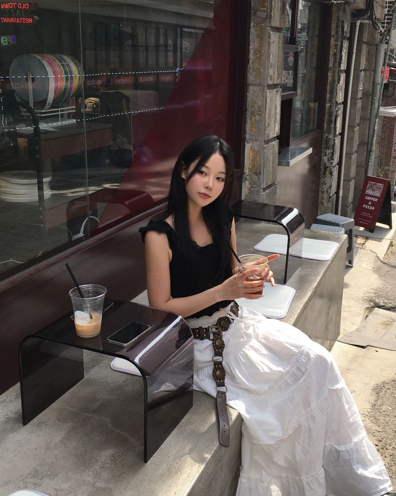 Cutting white long skirt