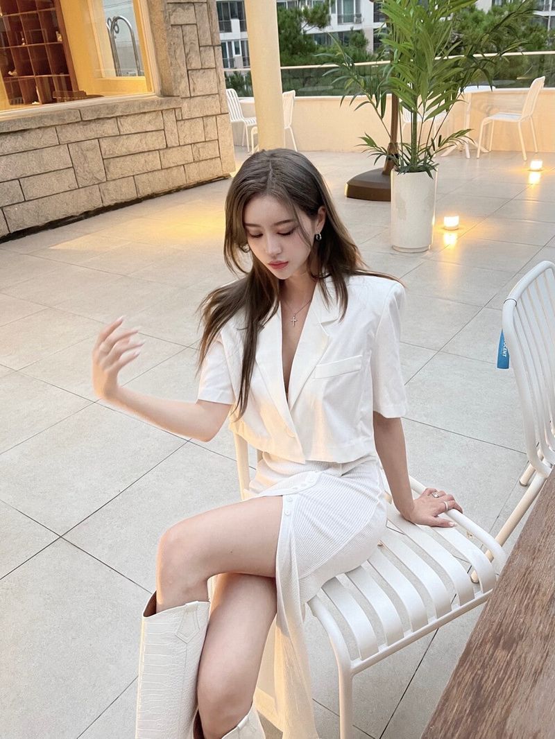 134. Soft button slit sk (black, ivory)