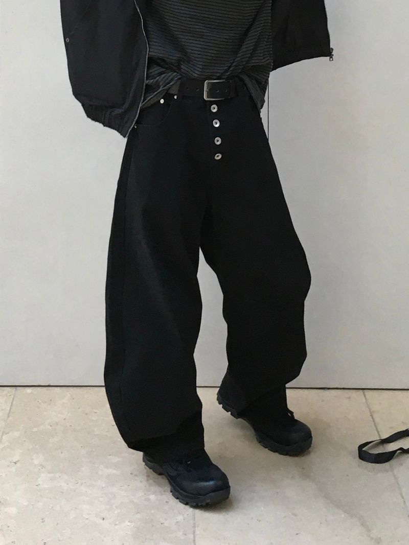 DISCERNMENT（ディサーンメント）の「Kier Button Fly Curved Pants 2C（Pants）」