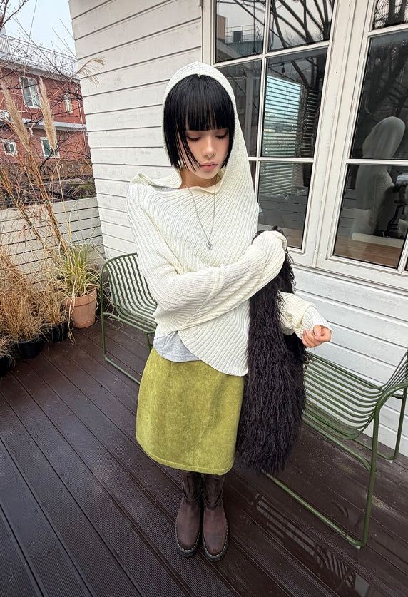 OFF-SHOULDER DRAPE HOOD KNIT