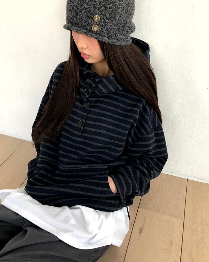 WONDER WONDER（ワンダーワンダー）の「 ジアン ストライプ ボタン フードTシャツ（トップス）」