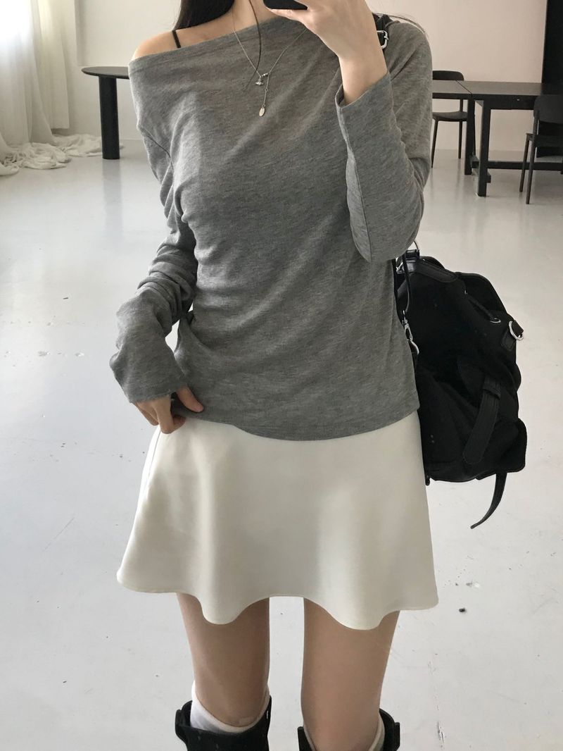 Kitten（キッテン）の「satin flare mini skirt (3 colors)（Skirts）」