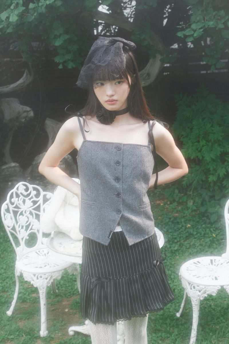RIBBON BUTTON TOP (CHARCOAL)