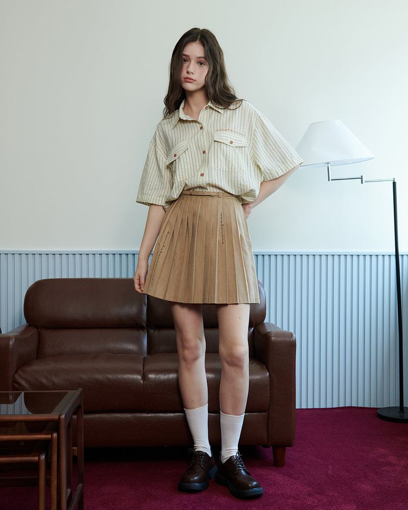 【MADE】LOGO PRINT PLEATED SKIRT [BEIGE]