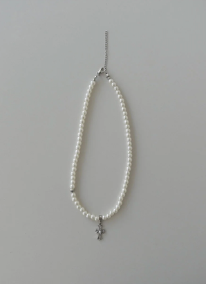 VINTAGE CROSS PEARL NECKLACE