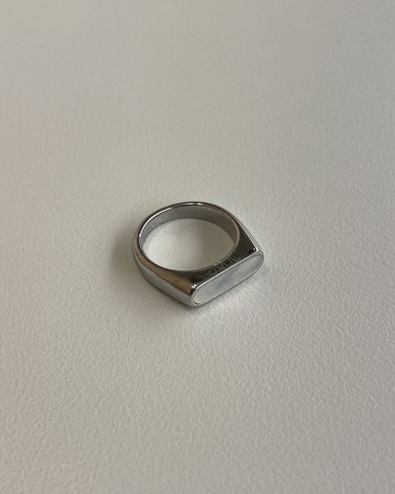 nacre bar ring