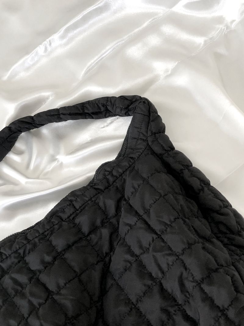 Pompom quilting shoulder bag