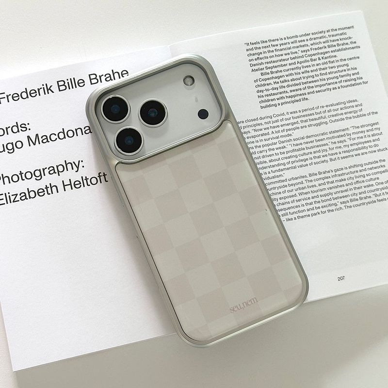 seconduniquename（セカンドユニークネーム）の「SUN CASE GRAPHIC CHECKER BOARD BEIGI（Smartphone Accessories）」
