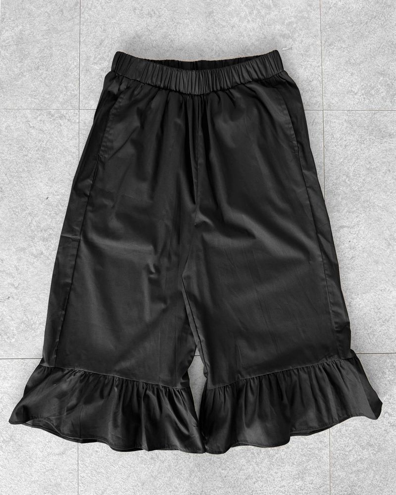 FRILL LOW HALF PANTS