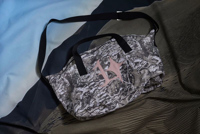 TRAVEL BAG-WOOD