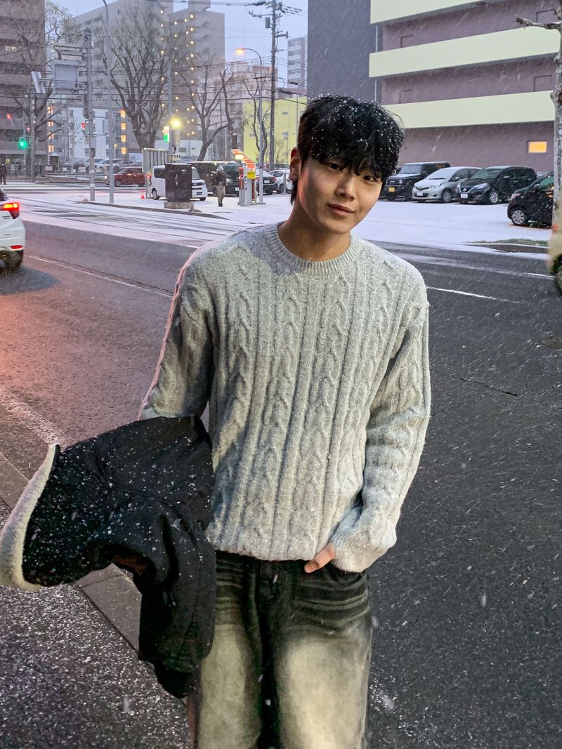 Cozy warmer cable round knit