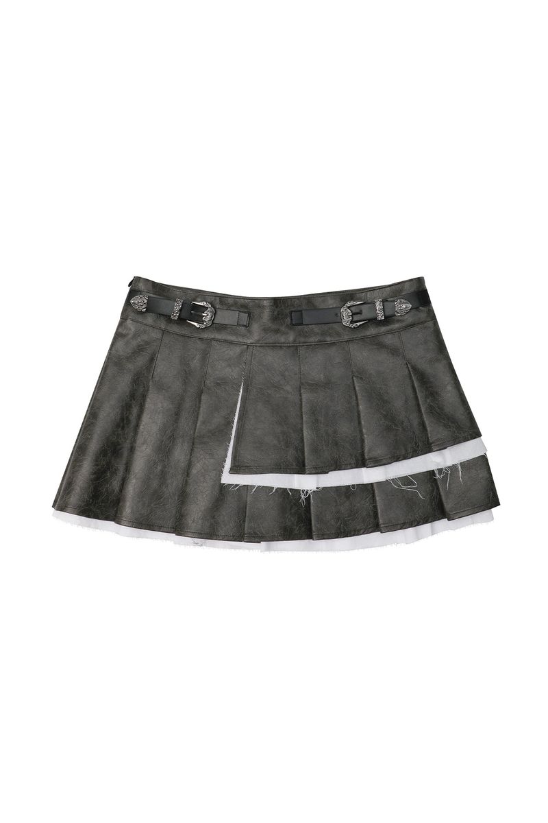 LEATHER BUCKLE PLEATED SKIRT BLACK