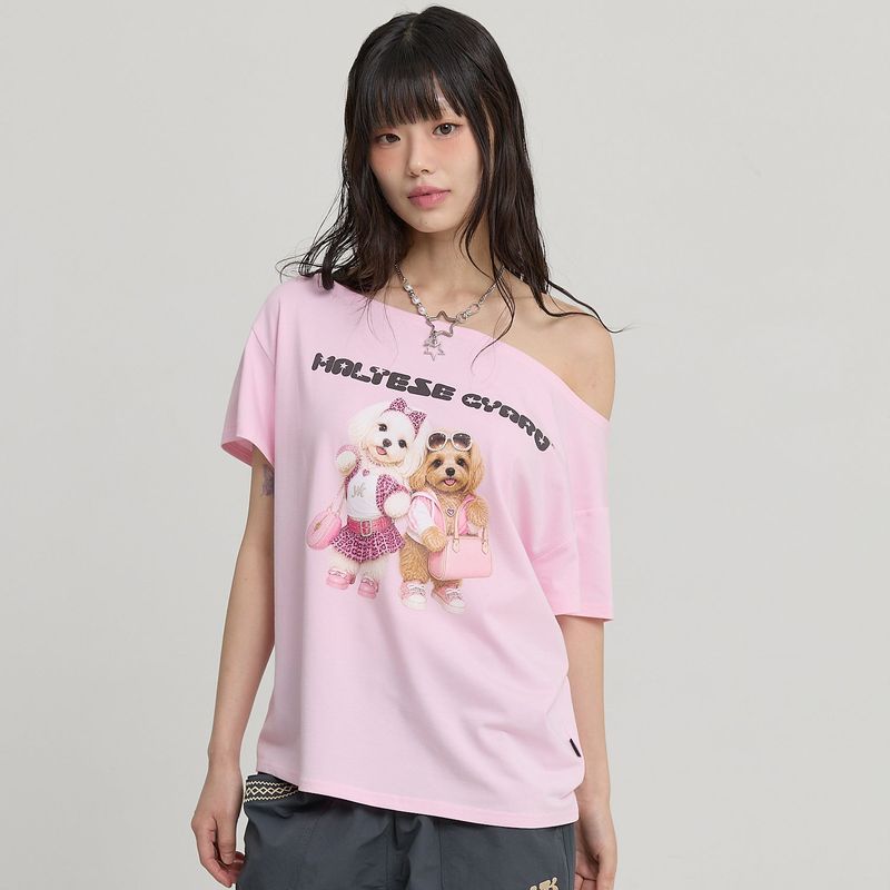 WaiKei(ワイケイ)の「マルチーズギャルオフショルダーハーフスリーブTシャツ(トップス)」