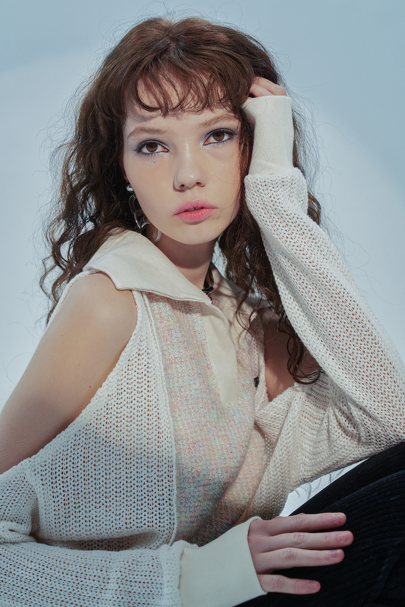 hole collar knit_white