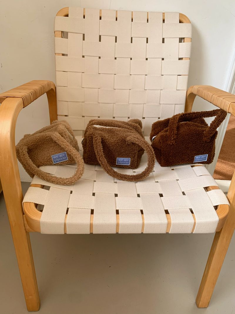 Handy pouch (furry caramel)