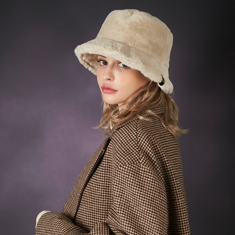 Fur logo point bucket hat CREAM