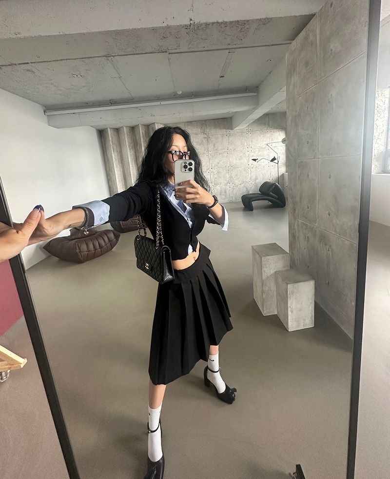Gigantic Pleated Midi skirt