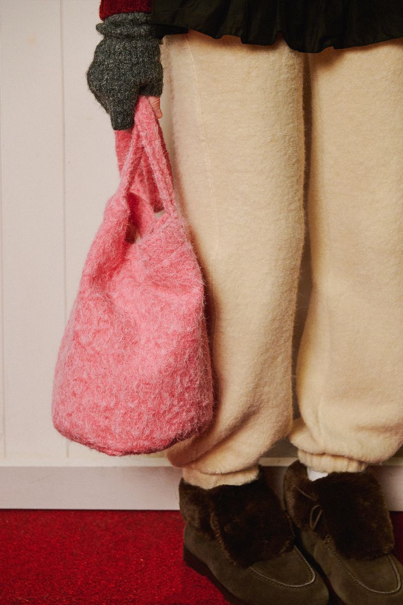 Vivid Hair Wool Shoulder Bag [Pink]