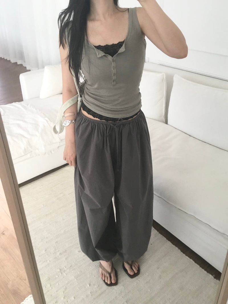 moroi（モロイ）の「Nylon Aladdin pants（Pants）」