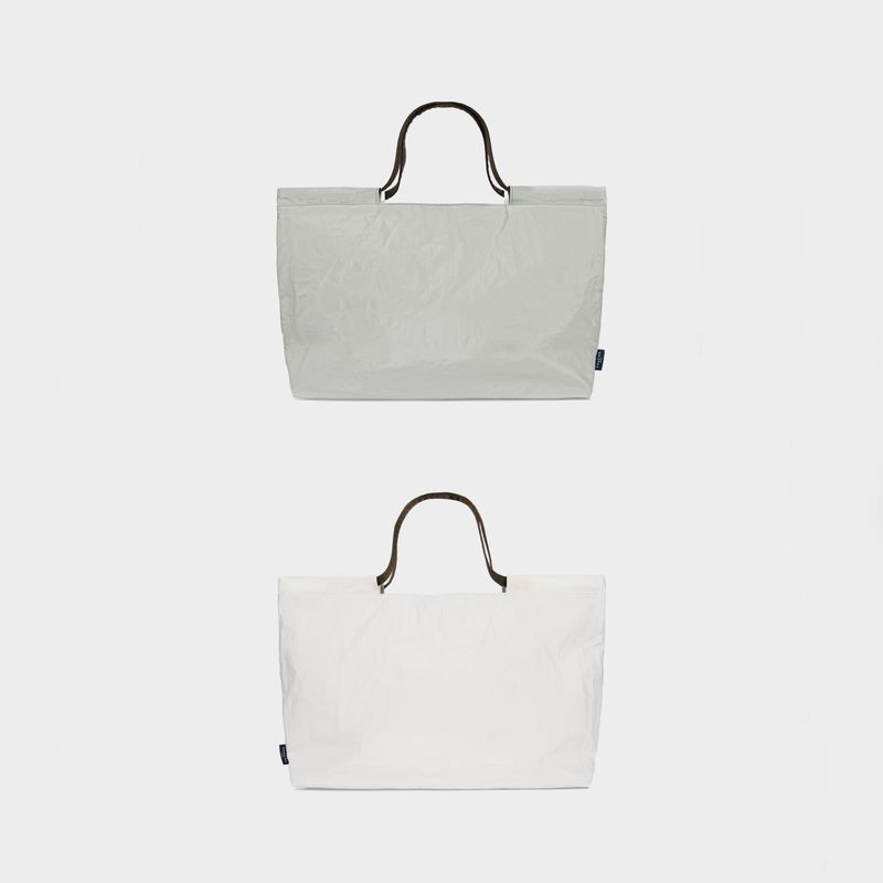 BASKISS（バスキス）の「TYVEK FLEXIBLE BAG - Sage Green & White (LARGE)（Bags）」