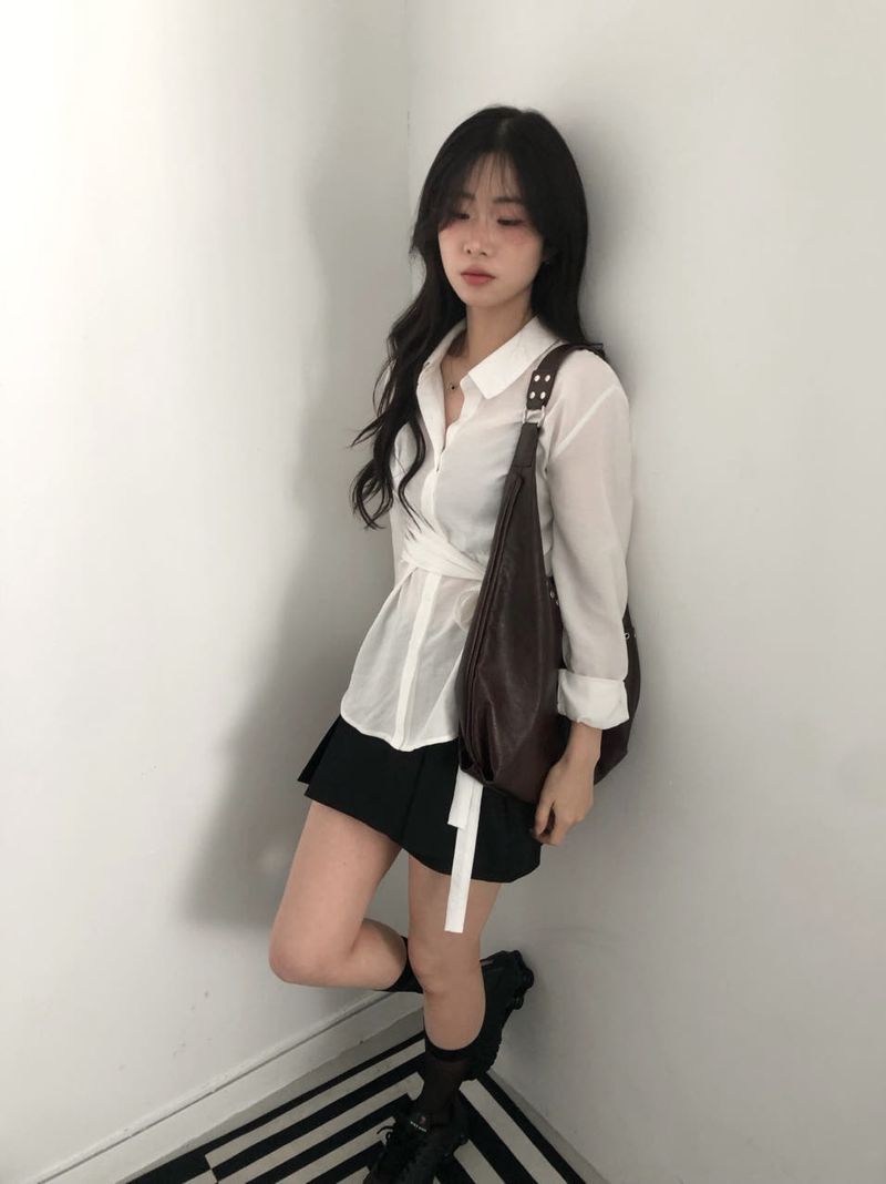 eyelet shoulder bag