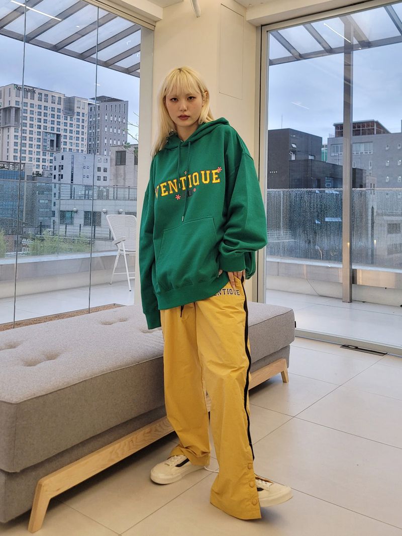 VENTIQUE(ベンティーク)の「VENTIQUE Daisy water fleece hood 4color(Tops)」