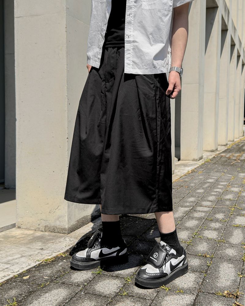 JIIGEUM(ジグム)の「Kai Twin-Tuck Bermuda Slacks(Pants)」