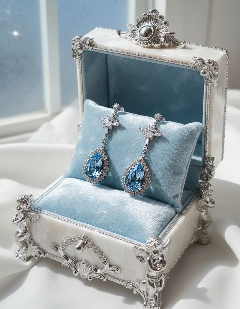 Romantic Queen Earring - Light Sapphire