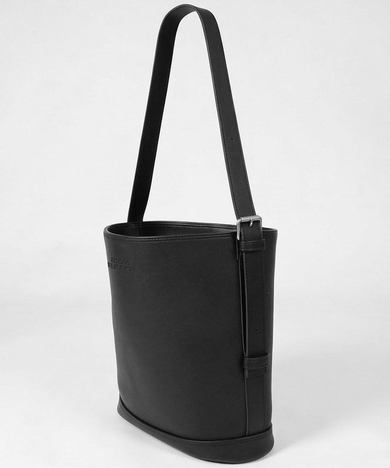 INNEQ（イネク）の「Alyssa_Embossed Black_lettering（Bags）」