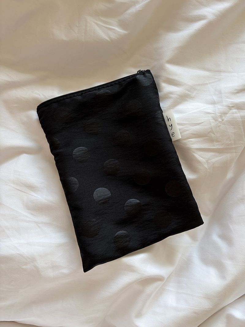 Dot nylon tall pouch - black
