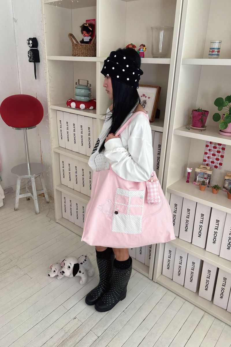 SHAKIRI（シャキリ）の「[BITTE DOSAN X SHAKIRI] PINK DOOR REVERSIBLE BAG (PINK)（Bags）」