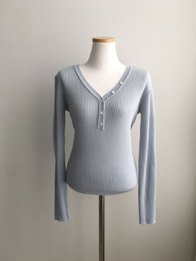 Usual v button knit